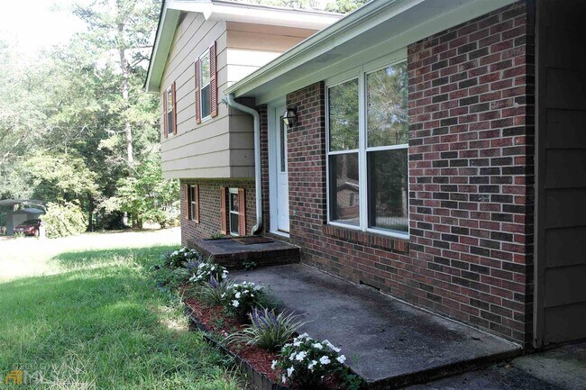 Building Photo - 96 Hall Cir