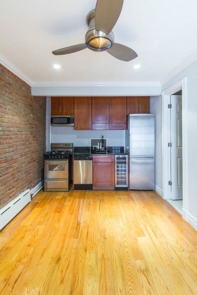 Building Photo - East 9th Street