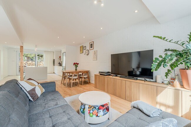 Photo du bâtiment - 10625 Av. Curotte