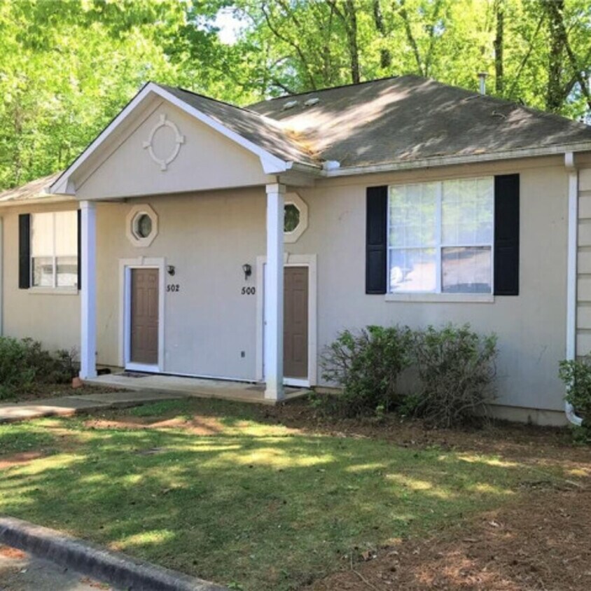 Building Photo - Auburn Townhouse
