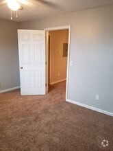 Building Photo - 1542 Diuguid Dr
