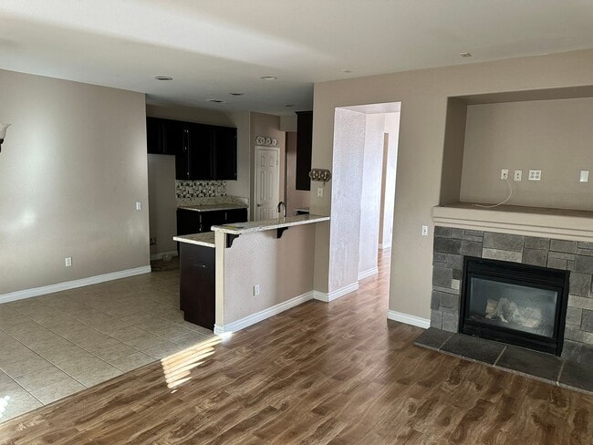 Building Photo - Spacious 4-Bedroom Home in Prime Moreno Valley Location