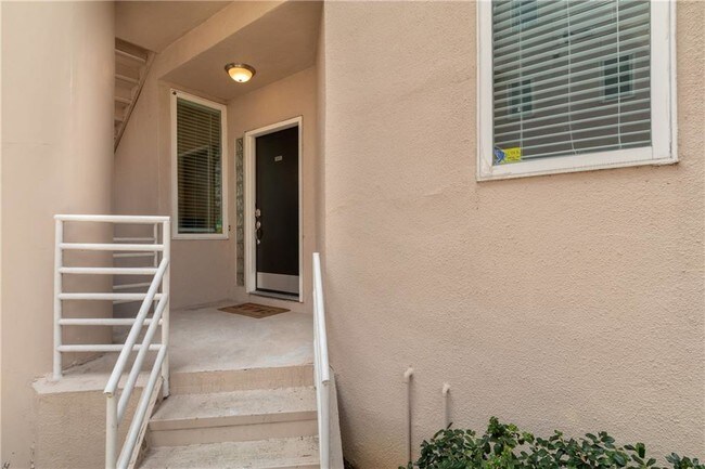 Building Photo - 4040 Avondale Ave