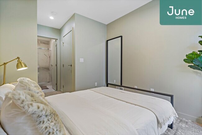Foto del edificio - Queen room in 5-bed/3.5-bath Home