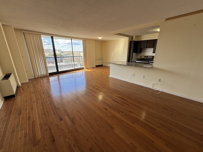 Building Photo - 60 Longwood Ave