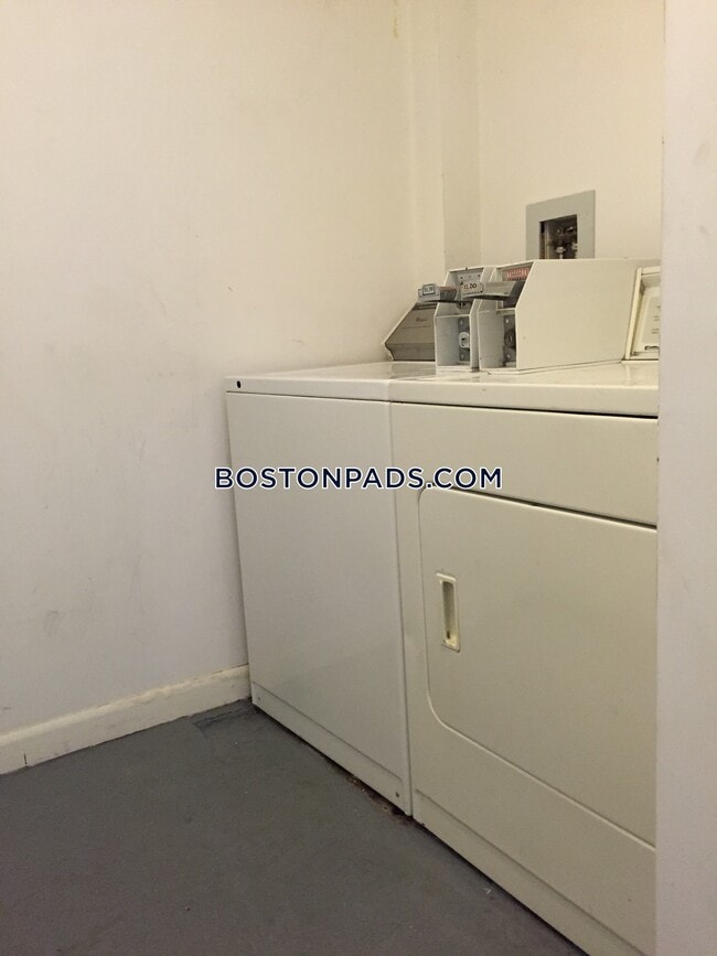 Building Photo - 43 May St