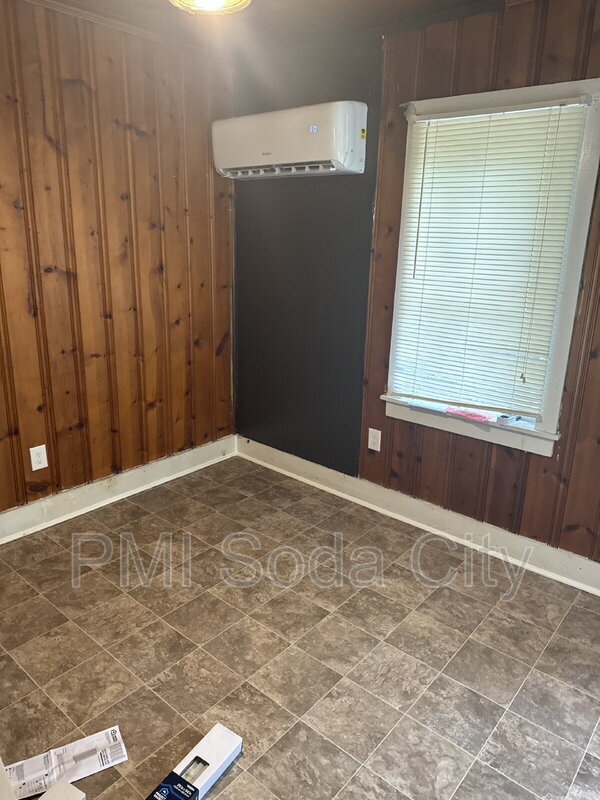 Foto del edificio - 211 E Brooks St