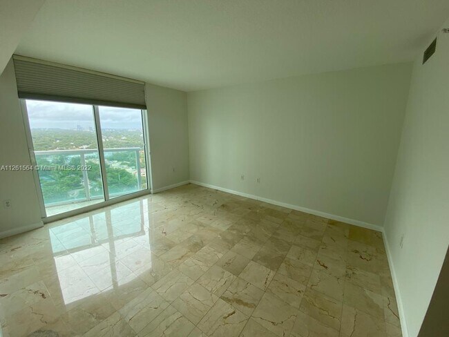 Building Photo - 2101 Brickell Ave