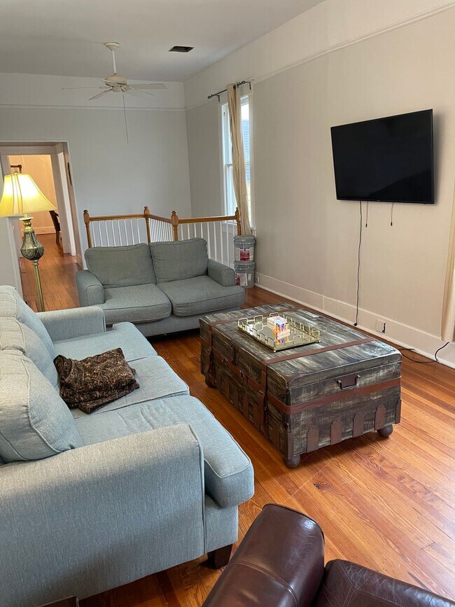 Foto del edificio - 3115-3115 Constance St
