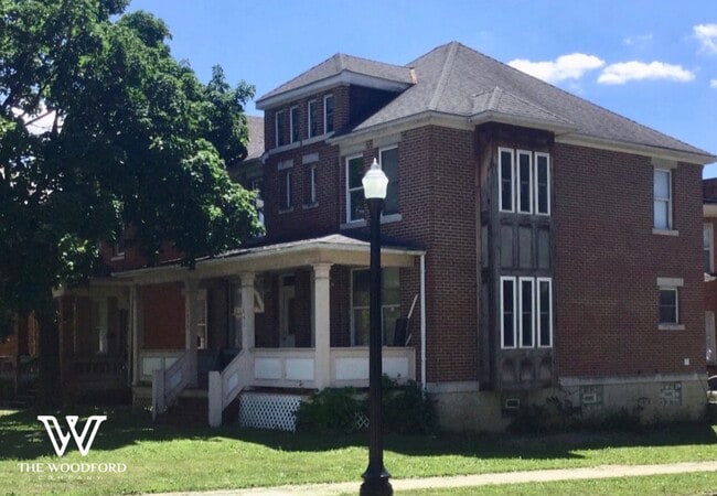 FRONT - 1641 Summit Street