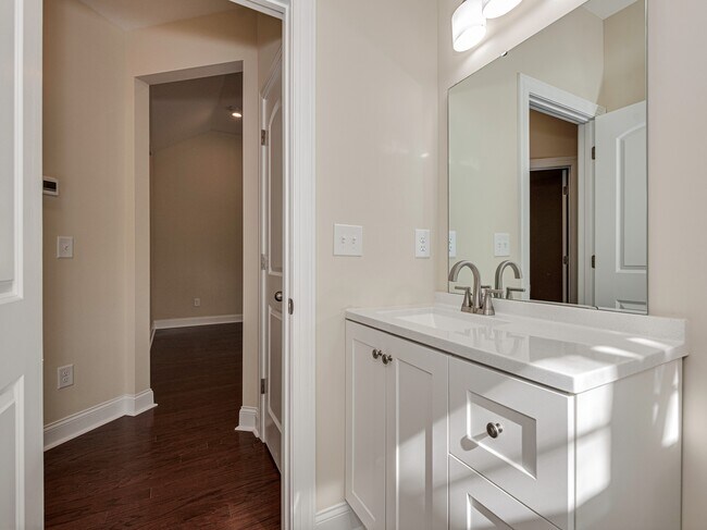 Master Bath - 512 W Todd Ln