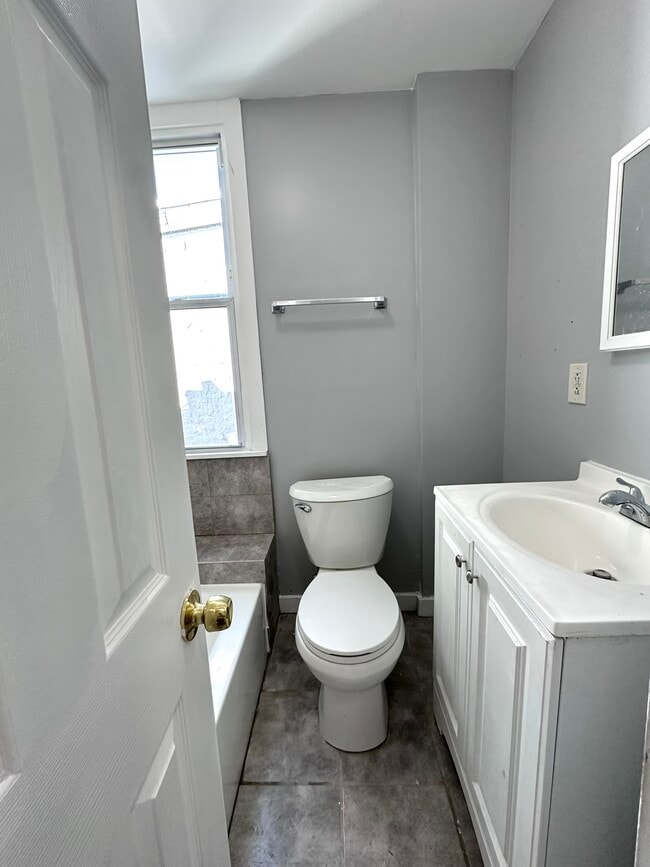 Building Photo - 1832 Dudley St