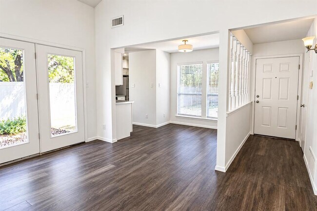 Foto del edificio - 9412 Teasdale Terrace