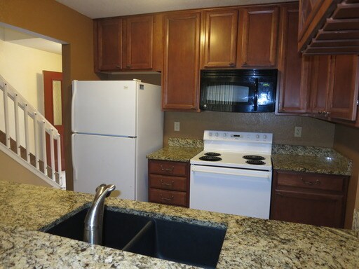 Foto del edificio - 2BR/2.5BA Townhome in gated community