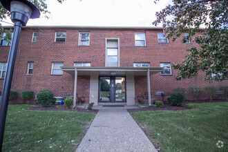 Building Photo - 110 Clover Dr