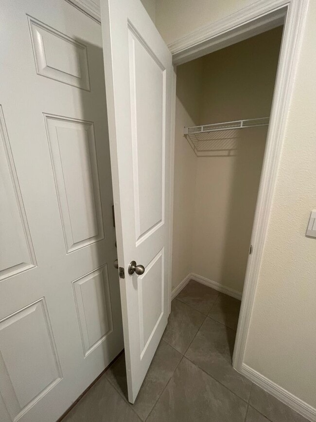 Building Photo - Like-New 4-Bedroom Home in SE Ocala – $1,8...