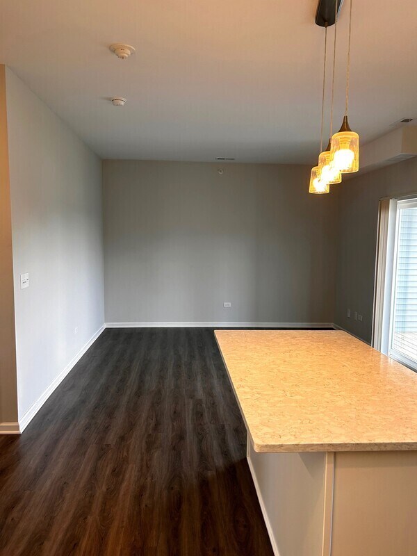 Building Photo - 855 E Main St Unit 3C