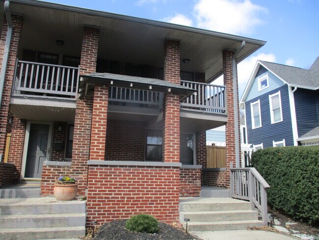 Vista frontal - 818 Broadway St