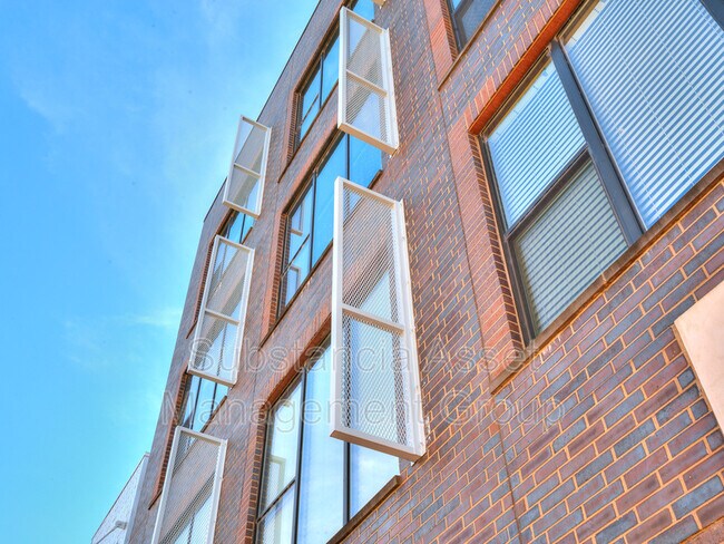 Building Photo - 444 N Central Ave