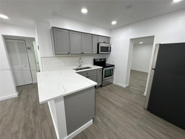 Foto del edificio - 3 bedroom in Hallandale FL 33009