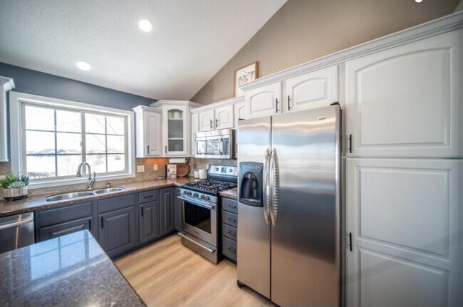 Building Photo - 2722 Kenosha Ln NW