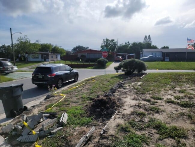 Building Photo - 1700 Chaucer Rd