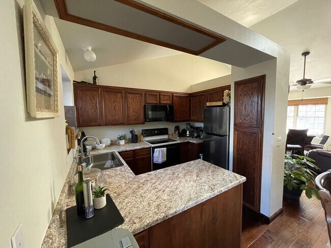 Building Photo - Charming, Well Maintained 3 Bedroom Home i...