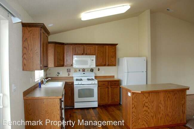 Foto del edificio - 3 br, 2 bath House - 6989 N. Fast Hawk Lane