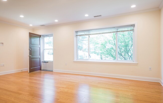 Building Photo - 107 Independence Dr