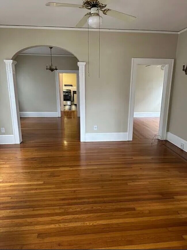 Foto del edificio - 2053 College Cir N