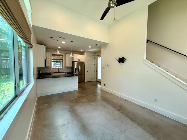 Foto del edificio - 2200 E 16th St