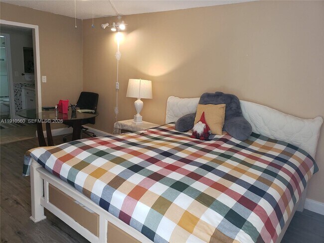 Foto del edificio - 3101 N Country Club Dr