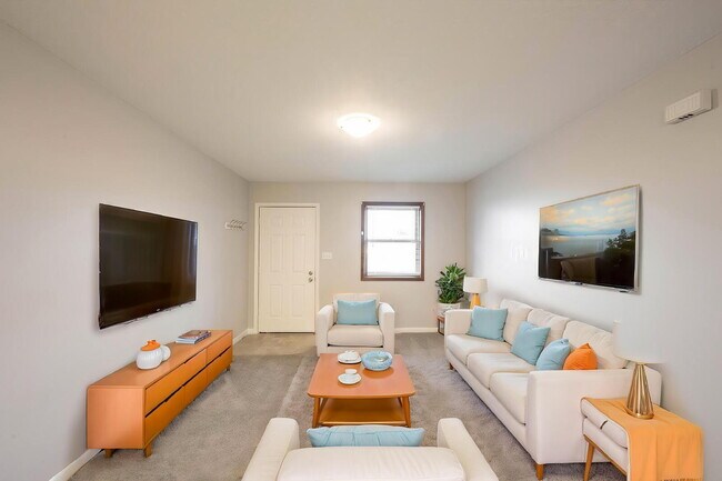 Building Photo - "Charming 2-Bed Retreat in Shelbyville – Cozy 864 Sq Ft Haven!"