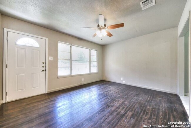 Foto del edificio - 3 Bedroom/1 Bath Sunset Hill Subdivision