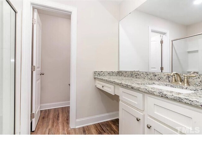Foto del edificio - 6928 Outfall Point Ln