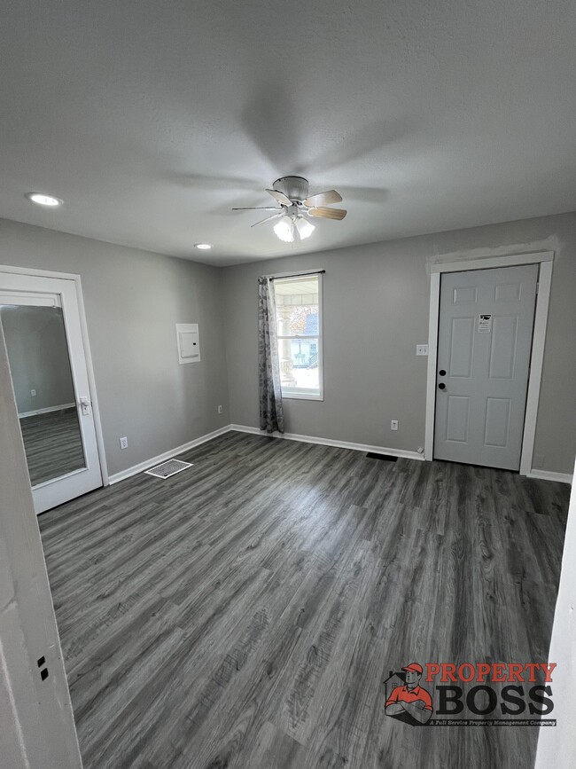 Building Photo - 1701 Elston St