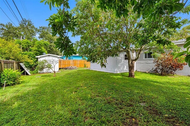 Foto del edificio - 4320 Yardley Ave N