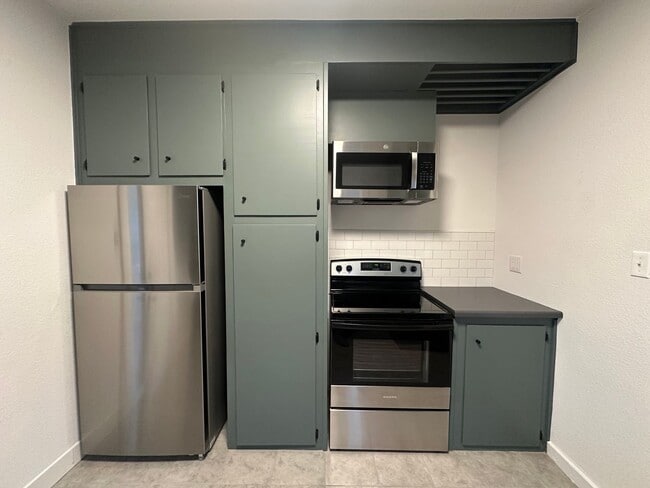 Building Photo - 1456 Magnolia Ave