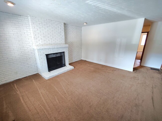 Foto del edificio - *Clean & Spacious 1BR/1BA Apartment Available in Mt. Washington*