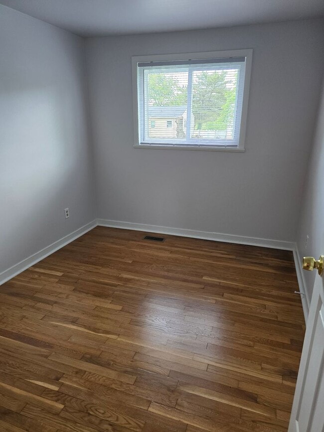 Foto del edificio - Three bedroom one bath in New Castle