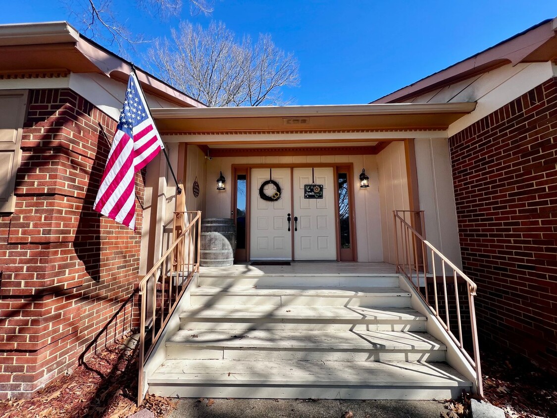 Foto principal - Beautiful Brick Ranch in the Stratford Cha...