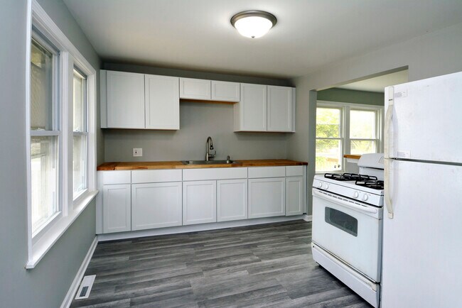 Building Photo - 34465 N Hainesville Rd