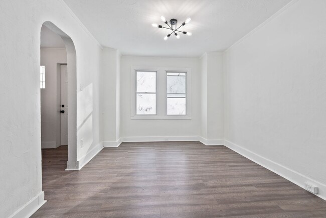 Foto del edificio - 7700-7704 Stanton Avenue