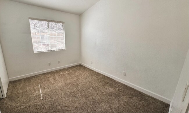Foto del edificio - 933 Dusty Creek St