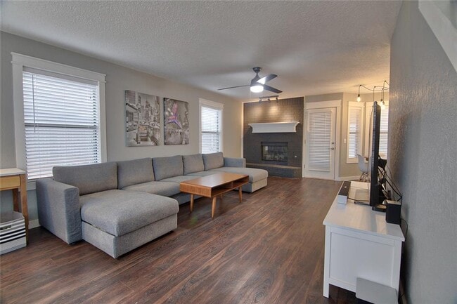 Foto del edificio - 2924 Canyon Oaks Ct