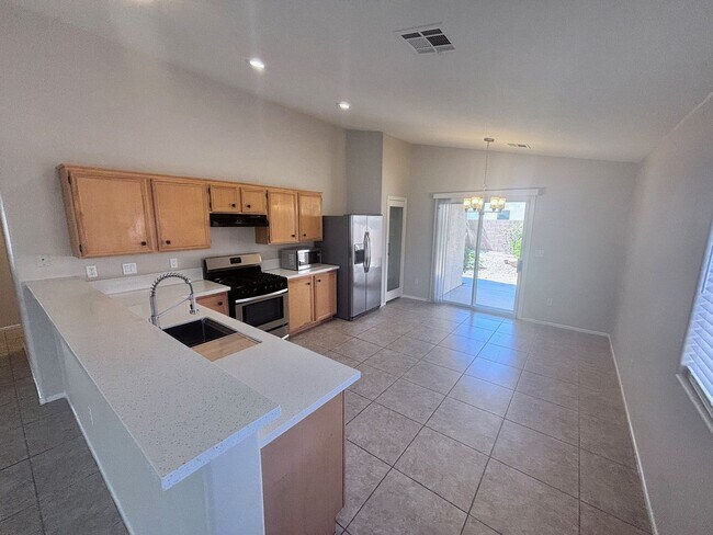 Building Photo - GREAT SINGLE STORY WITH 3 BEDS & 2 BATHS IN GATED COMMUNITY!
