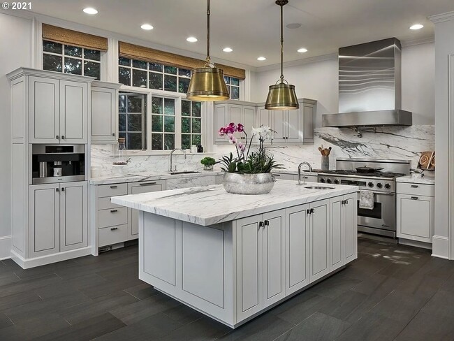 Building Photo - Elegant European Villa in Portland Heights...