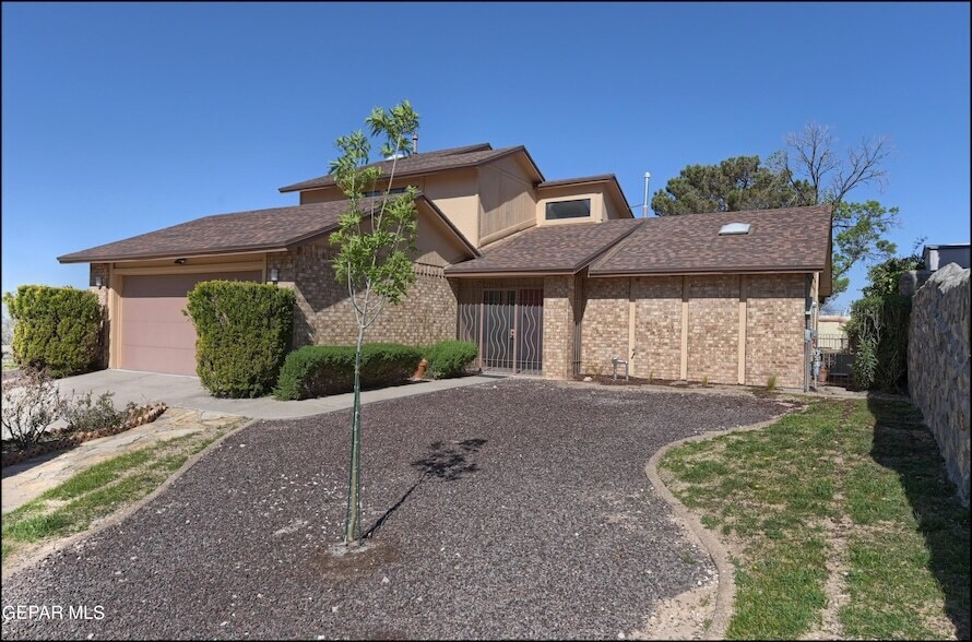Foto principal - 601 Firedale Ln