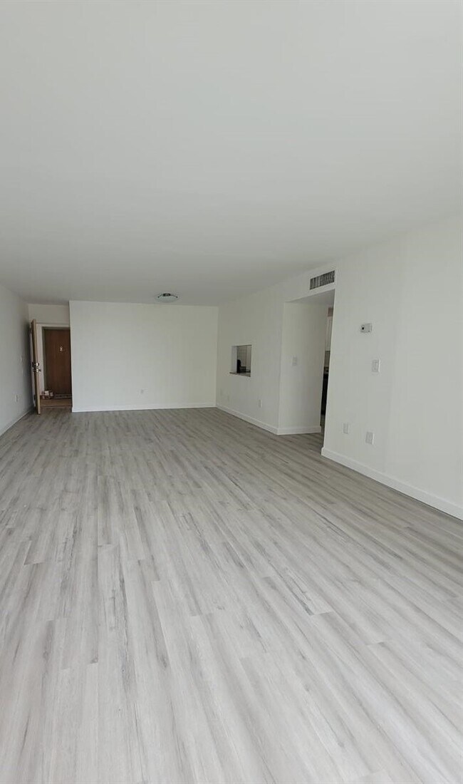 Foto del edificio - 1673 Bay Rd