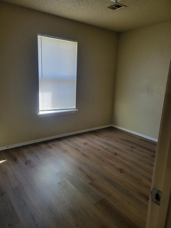 Building Photo - 13734 S Glen Pl